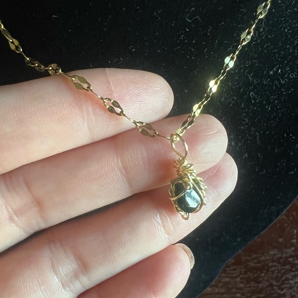 Handmade Jewelry - Deep Green Gemstone Choker on Sparkly Gold Chain — 14" Fit